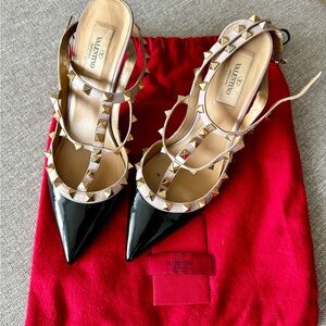 Valentino Garavani Rockstud T-Strap Pumps – Nude & Black Patent – EU 39